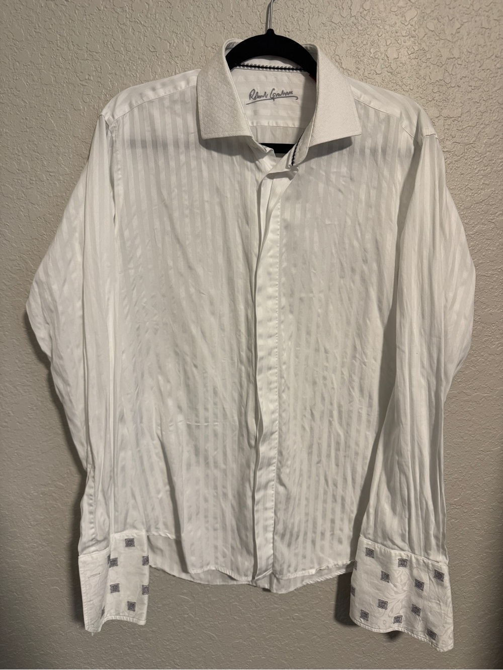 Robert Graham Men’s Button Down Collared Shirt